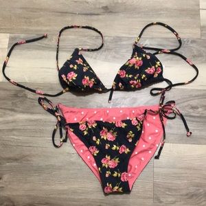 QuickSilver reversible triangle Bikini bottoms